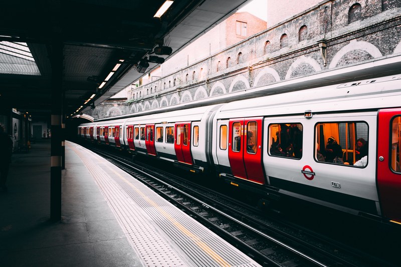 mind the gap between the train at the platform 4k