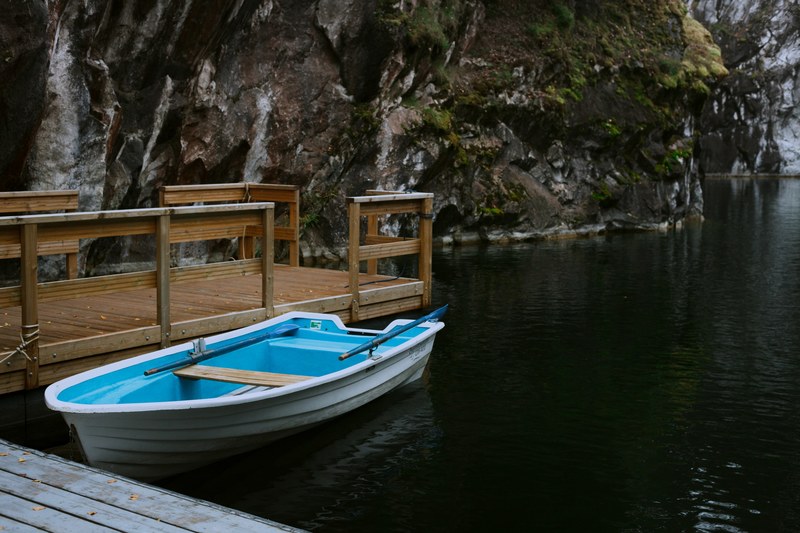 boat lake water and small boat 4k