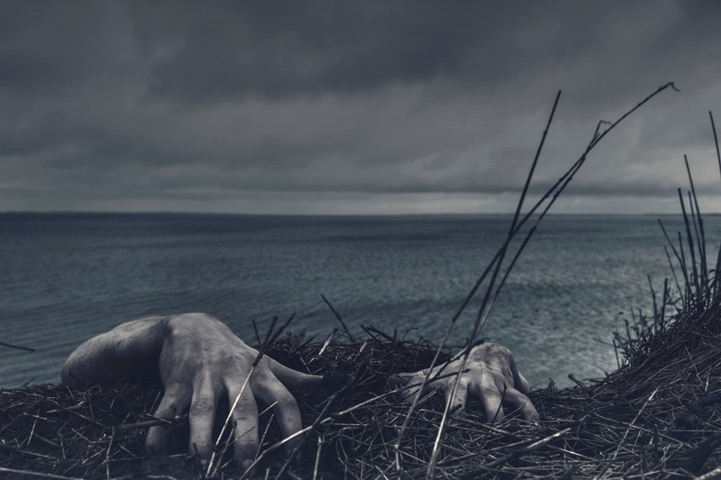 hands reaching onto the edge of a field where it drops off into the ocean, _climbing up from ocean 4k