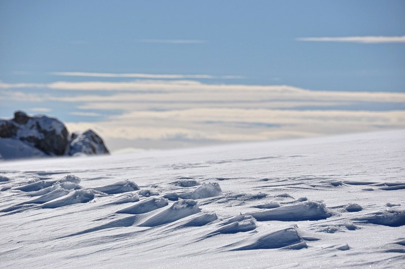 a gradual slope leading up a snow covered mountain in hoher dachstein, winter hike up mountain 4k