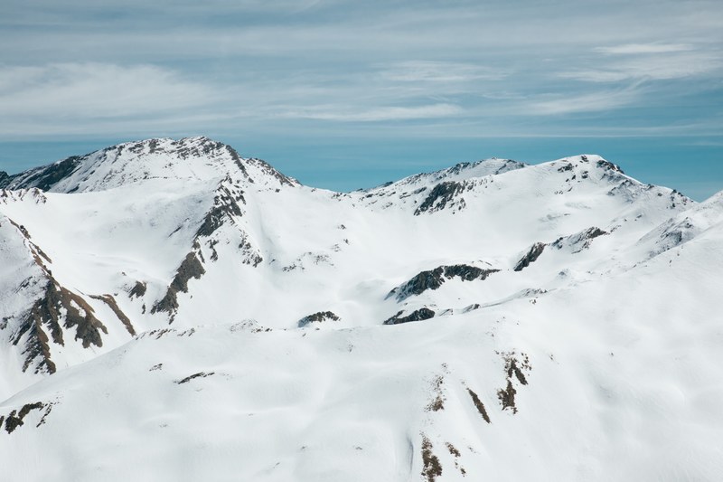 mountain ridges with snow covered slopes in les orres, mountains in les orres 4k