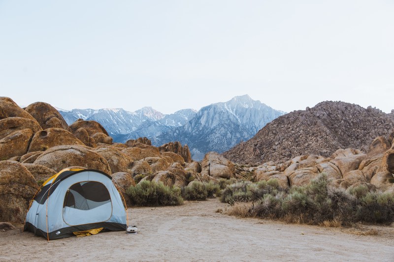 camping in the heat of the alabama hills 4k