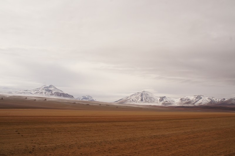 snow sits atop a mountain in the distance of the desert, snow on a mountain behind the desert 4k