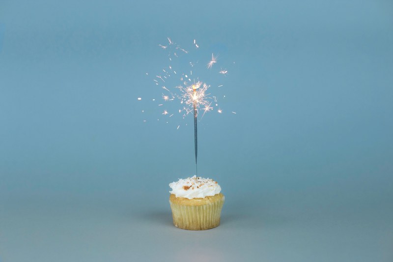 sparkling frosted cupcake 4k