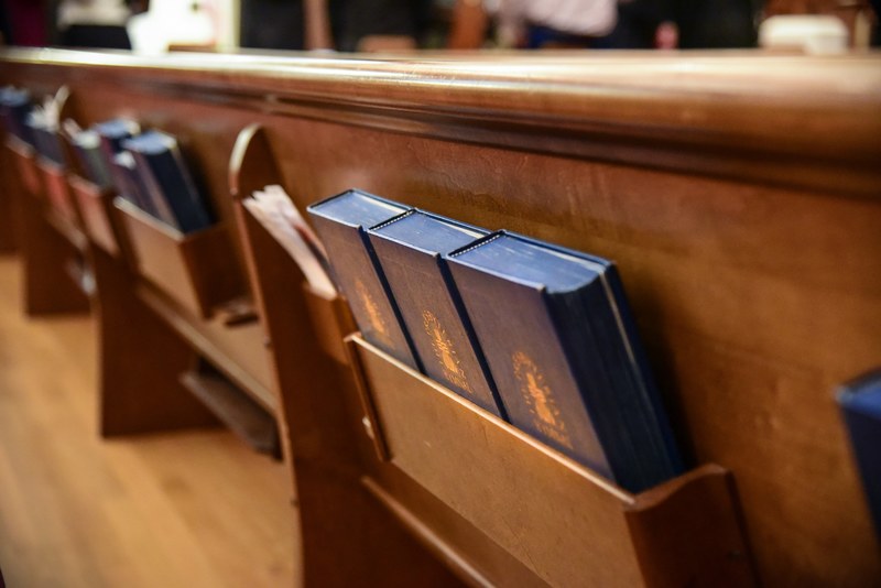 bible church pew and seat 4k