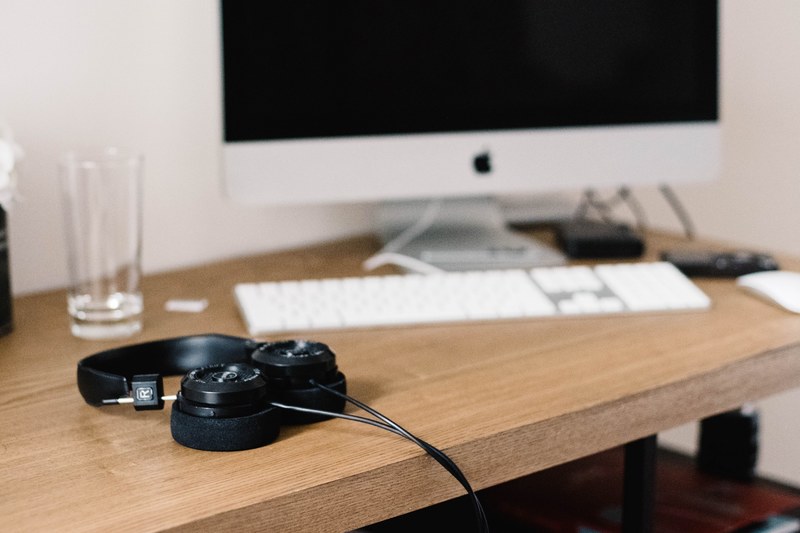 computer desk office and headphone 4k