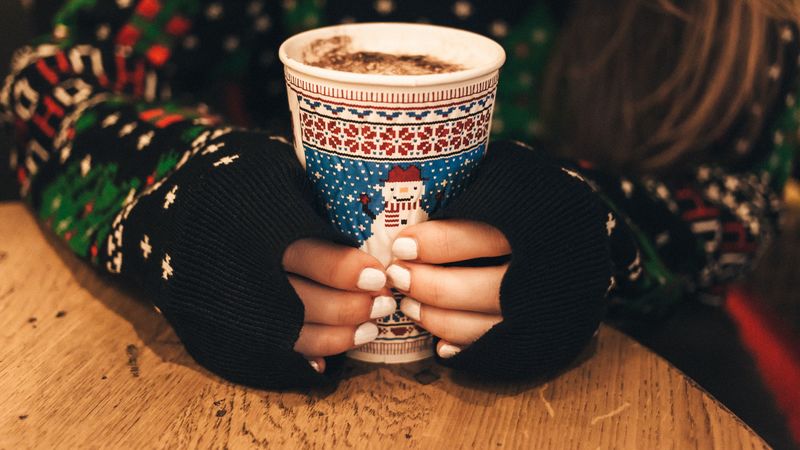hands, coffee, sweater, christmas, 4k
