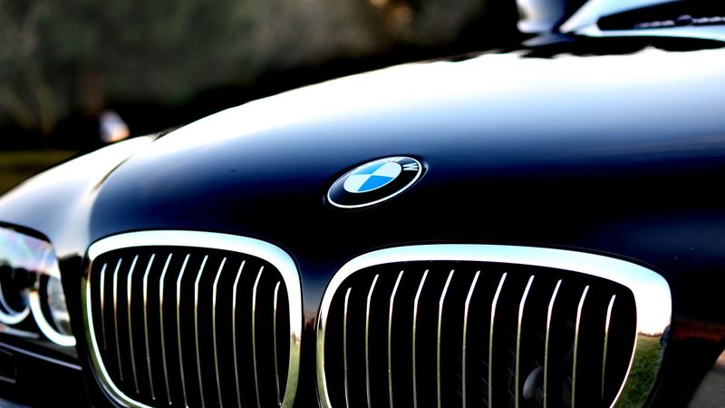bmw, hood, logo, 4k