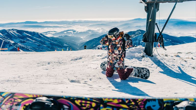 snowboarder, snowboarding, mountain, snow, 4k