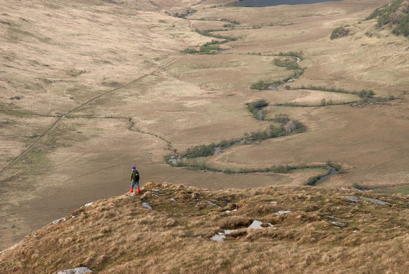 a person hiking inverie valley, hiking inverie valley 4k