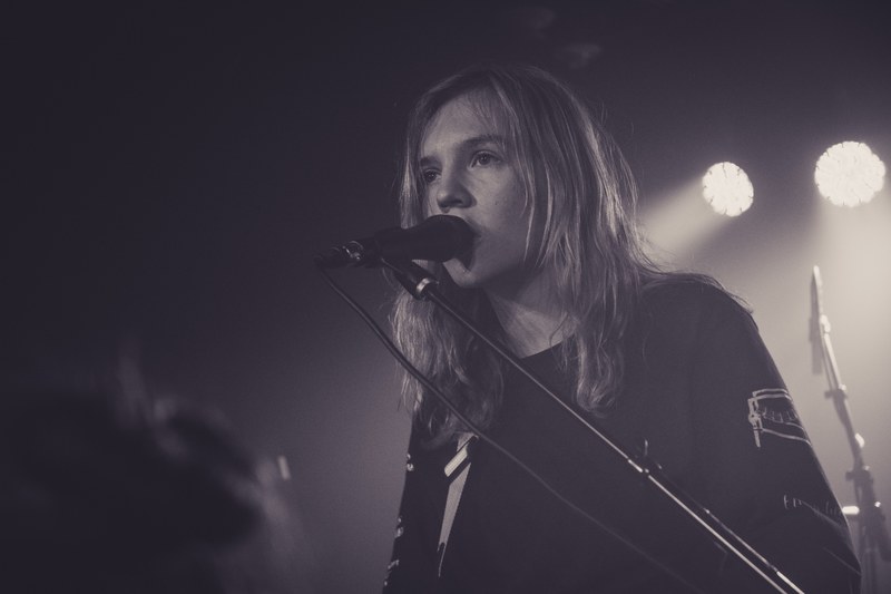 a person singing at globe hall, monochrome singer globe hall 4k