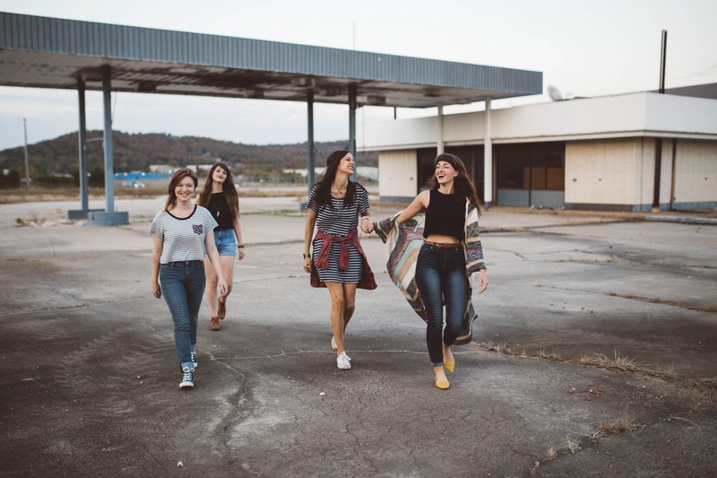 friend woman fashion and person 4k