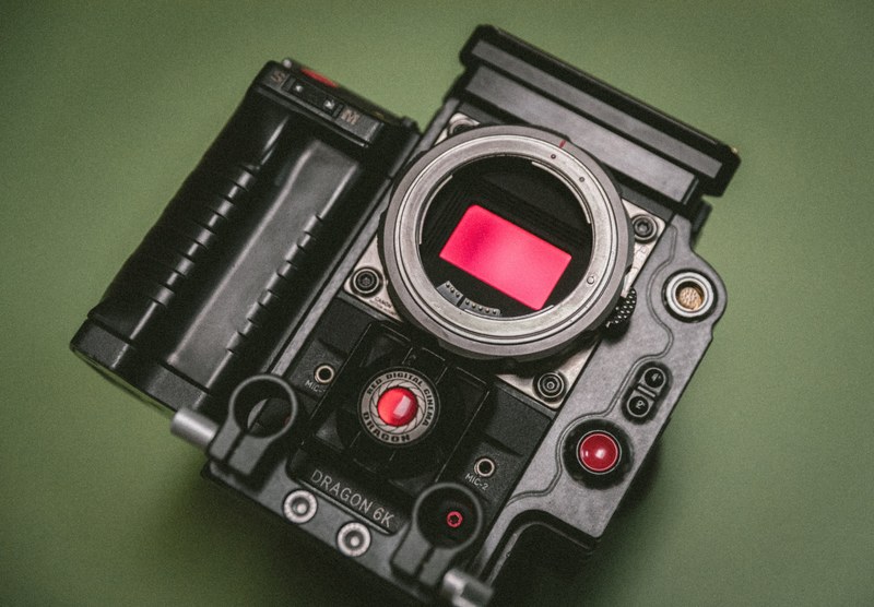 black dragon camera with red screen and buttons sits on green surface, sensor 4k