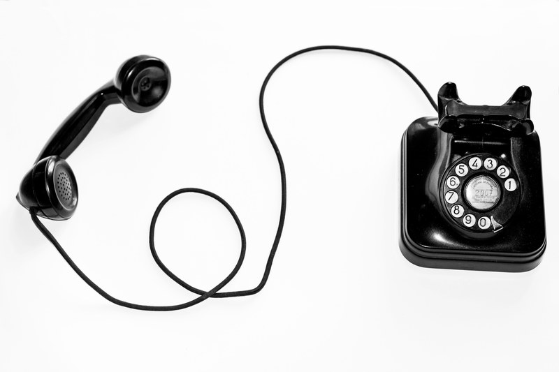 black rotary phone off receiver with white numbers, telfono 4k