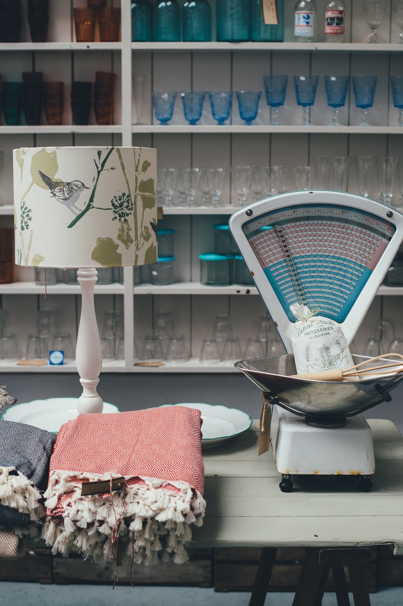vintage scales in store 4k
