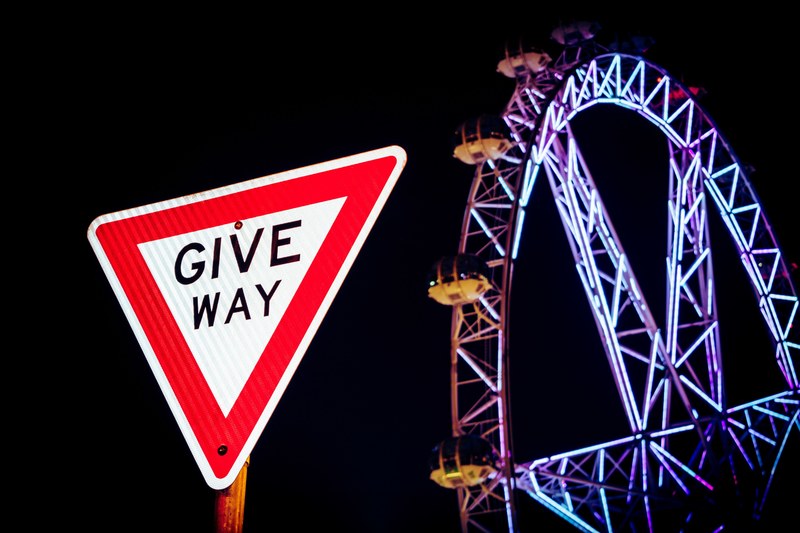 give way to the wheel 4k
