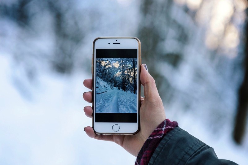 hand electronic phone and iphone 4k