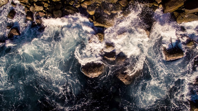 water rock sea and wafe 4k