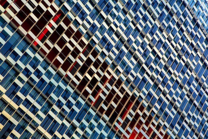 diagonal with red 4k