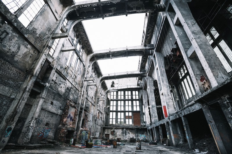 an abandoned building in libun covered in graffiti, abandoned libun building 4k