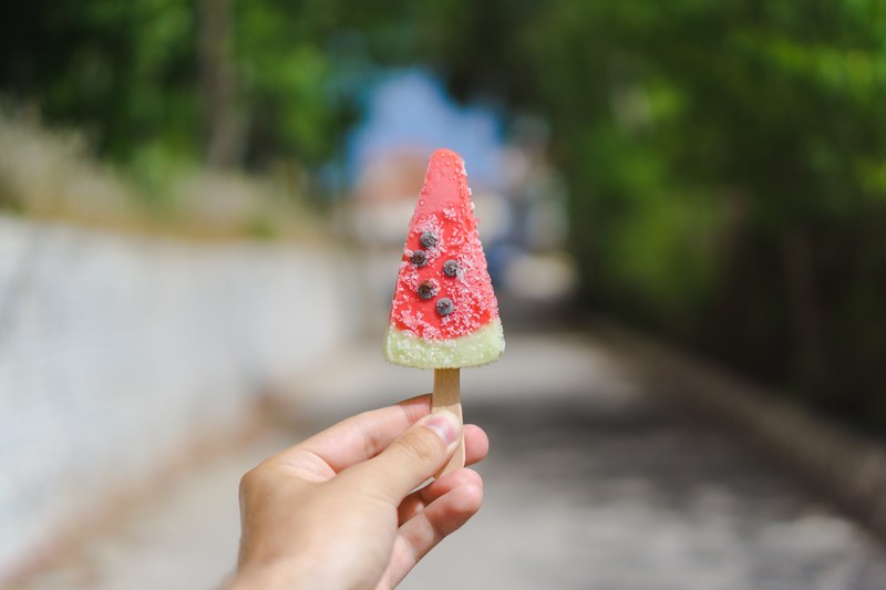 hand hold holding and ice lolly 4k