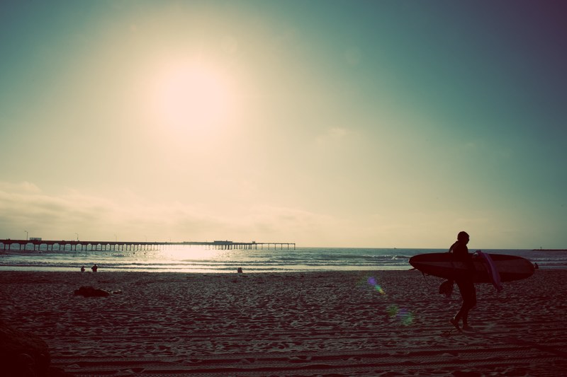 man with snow board walking away after outdoor summer surf, surf board in summer 4k