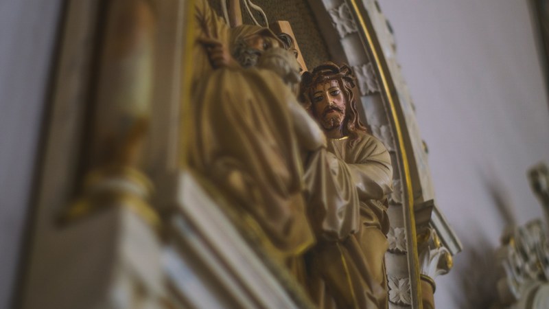 jesus carrying the cross 4k