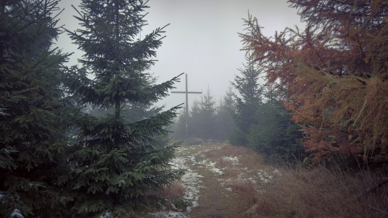 cross in ore mountains 4k