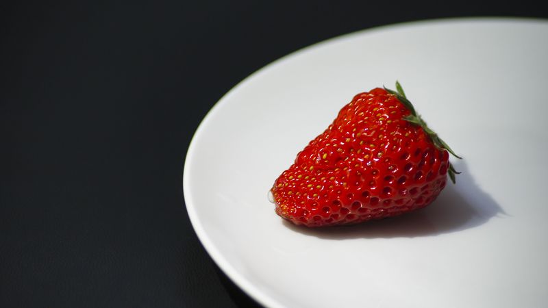 strawberry, berry, plate, ripe, 4k