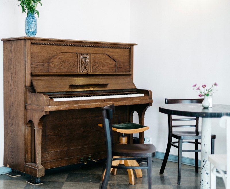 piano chairs table and blue vase with plant at maybachufer, ice cream cafe in berlin 4k
