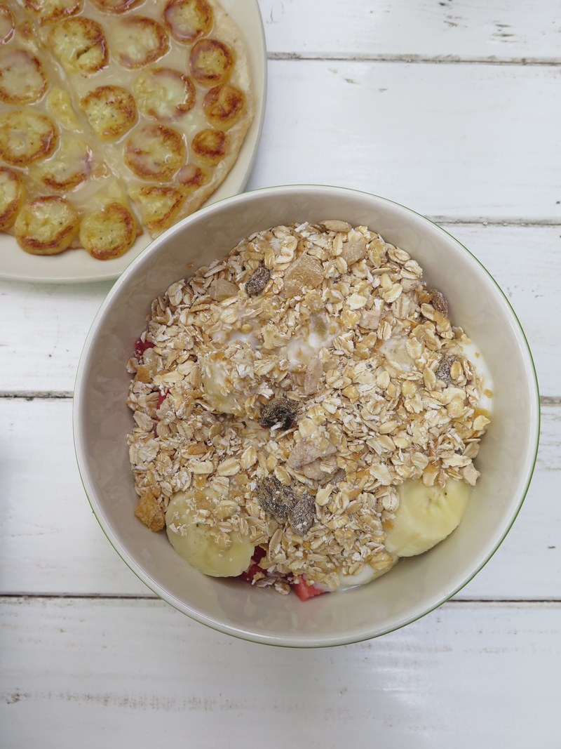 a bowl of oatmeal and a plate of bananas cooked in custard, healthy breakfast 4k
