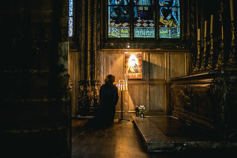 church praying pray and stained glass 4k
