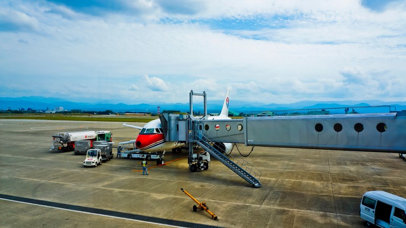 a jet bridge connected to a plane on tarmac in the airport, boarding the plane 4k