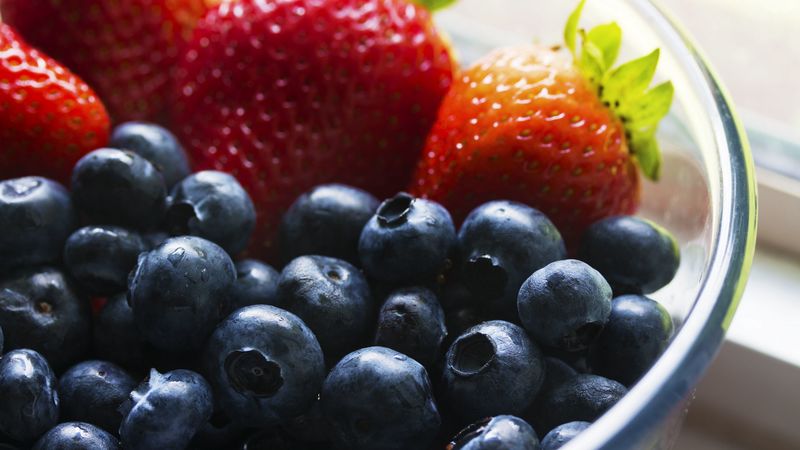 blueberries, strawberries, berries, 4k