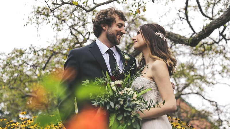joy smile groom and kiss 4k