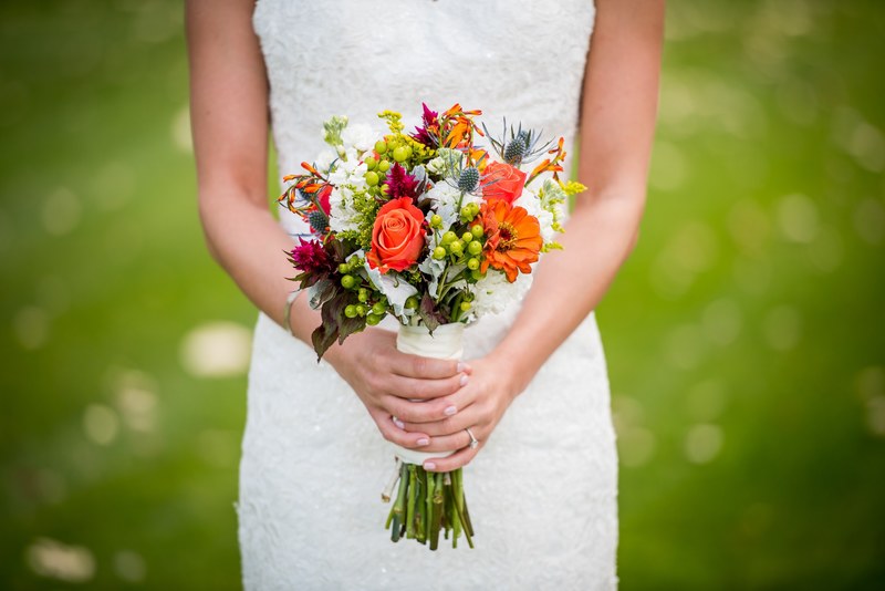 bride holding a unique floral wedding bouquet with daisies roses and babys breath, bridal bouquet 4k