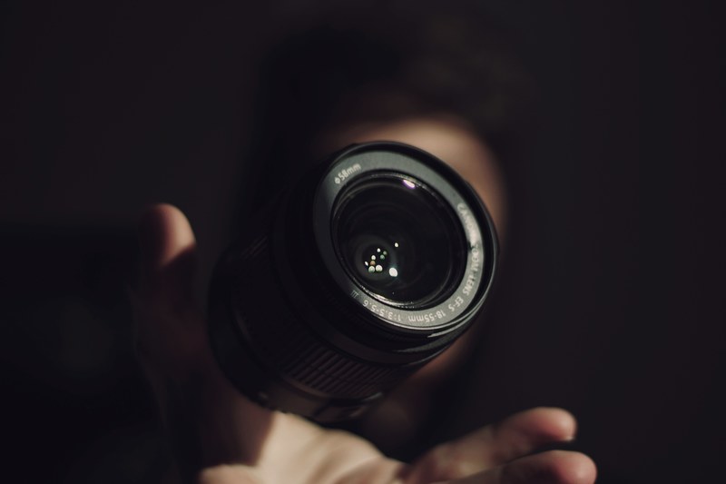 58mm canon dslr camera floating over a persons hand, 58mm canon camera lens 4k