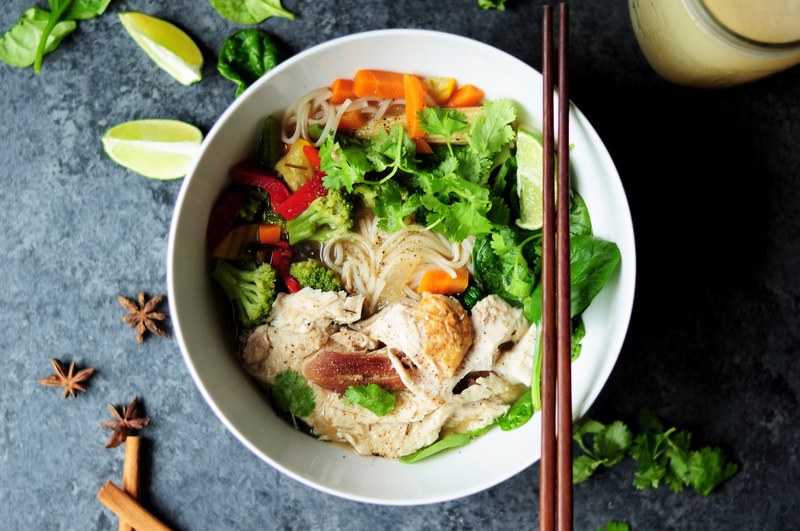 a salad mixed with chicken noodle soup, _a bowl of pho 4k