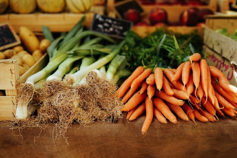 a table full of vegetables including celery and carrots at march aux fleurs, fresh veggies 4k