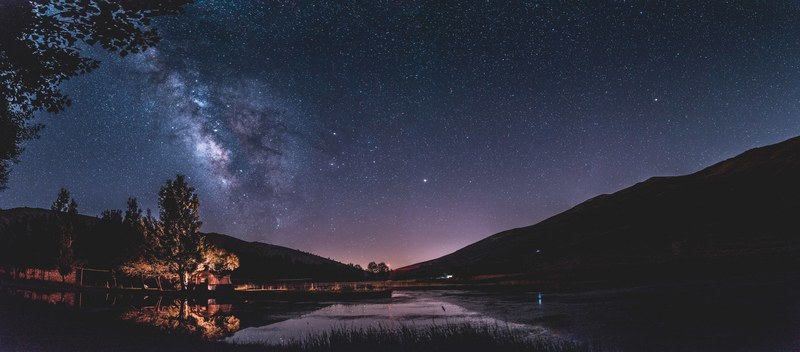 a panoramic view of the starry night sky from a lakeside in lebanon, _stars lakeside lebanon 4k