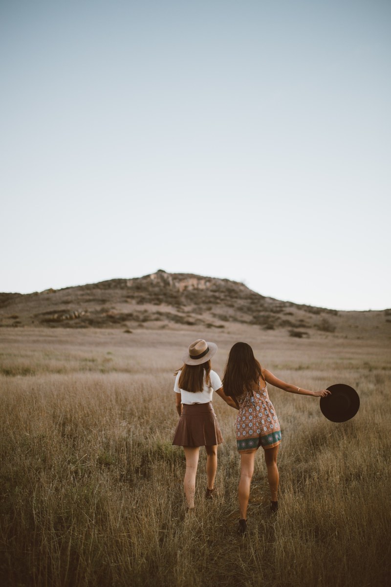 two young woman explore the great outdoors together, the great outdoors 4k