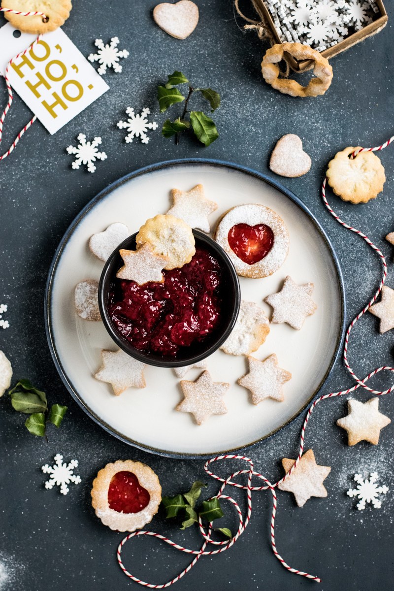 handmade cookies with raspberry jam 4k