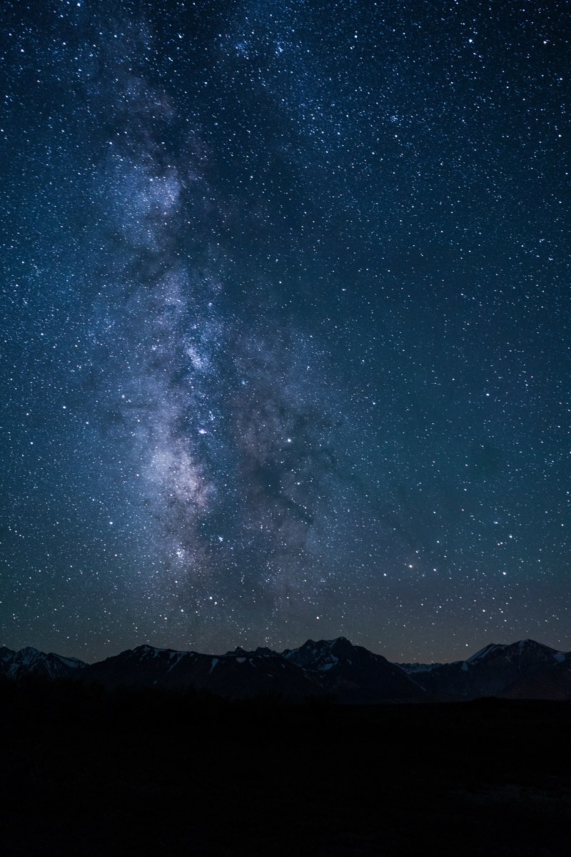 the milky way over the sierra nevadas 4k