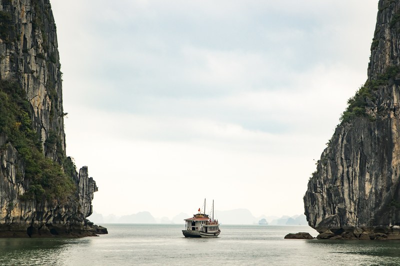 ha long bay vietnam 4k