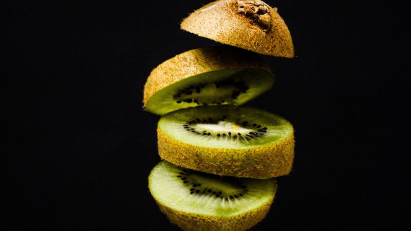 kiwi, fruit, black background, 4k