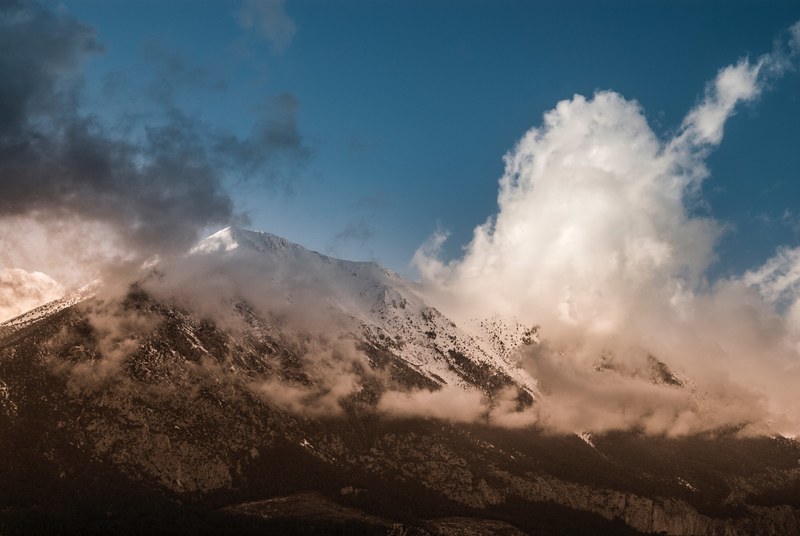 white clouds gathering around a snow capped mountain, m o u n t a i n 4k