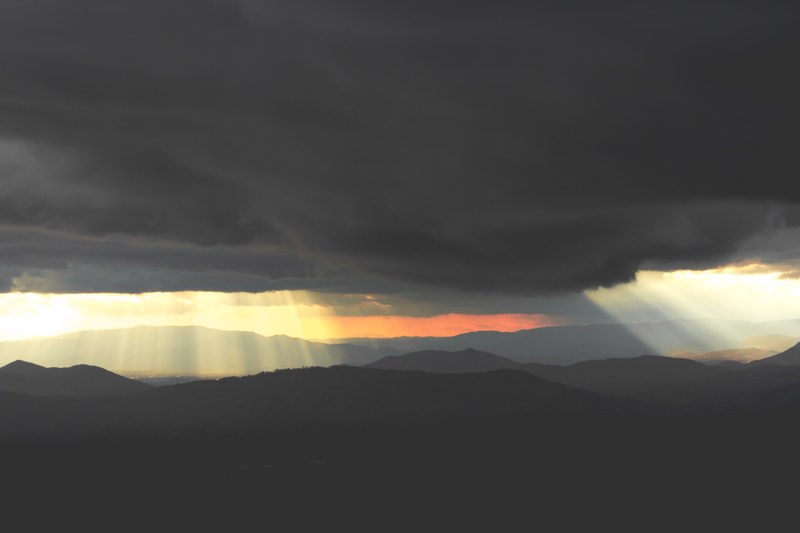 the light piercing the darkness 4k