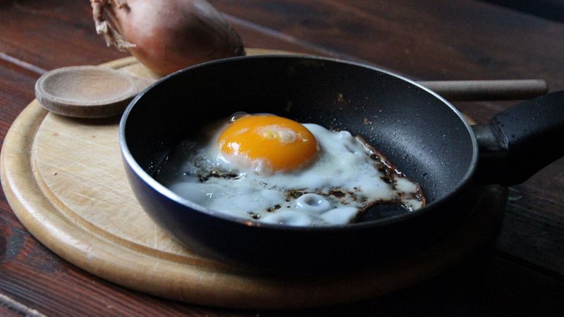 fried eggs, onion, pan, cutting board, 4k