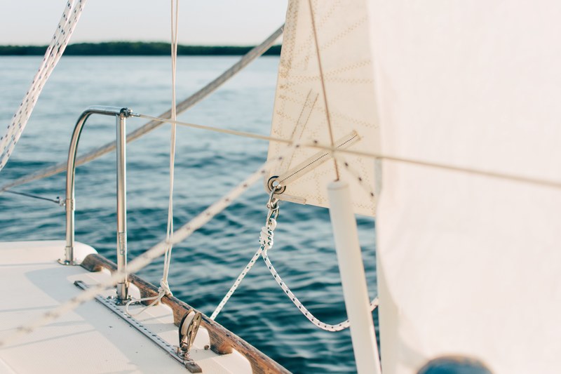 lines and sails on a yacht sailing on a lake, lines and sails 4k