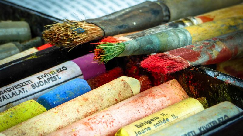 brushes, chalk, pastels, art supplies, 4k